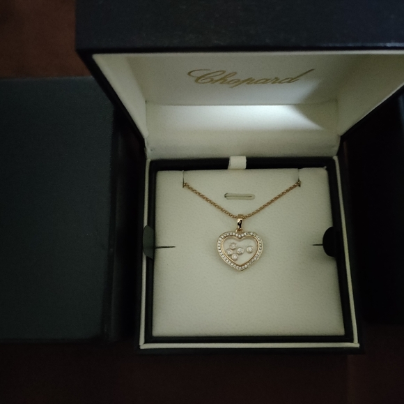 Chopard 18k Gold Necklace with heart pendant - Picture 5 of 6